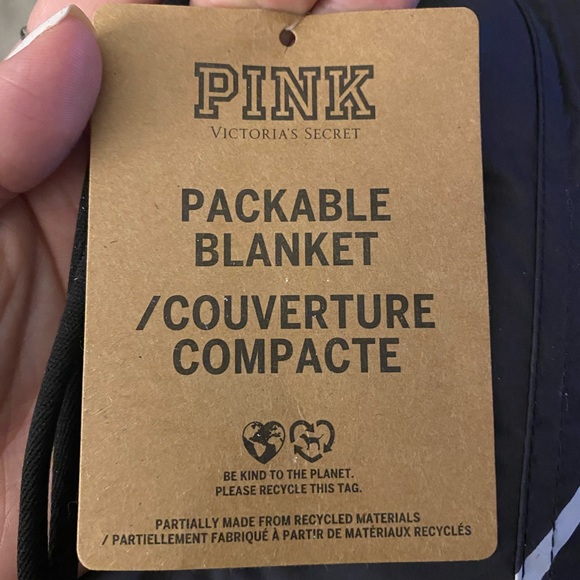 Gift idea 🎁! Pink packable blanket NWT - Picture 3 of 5